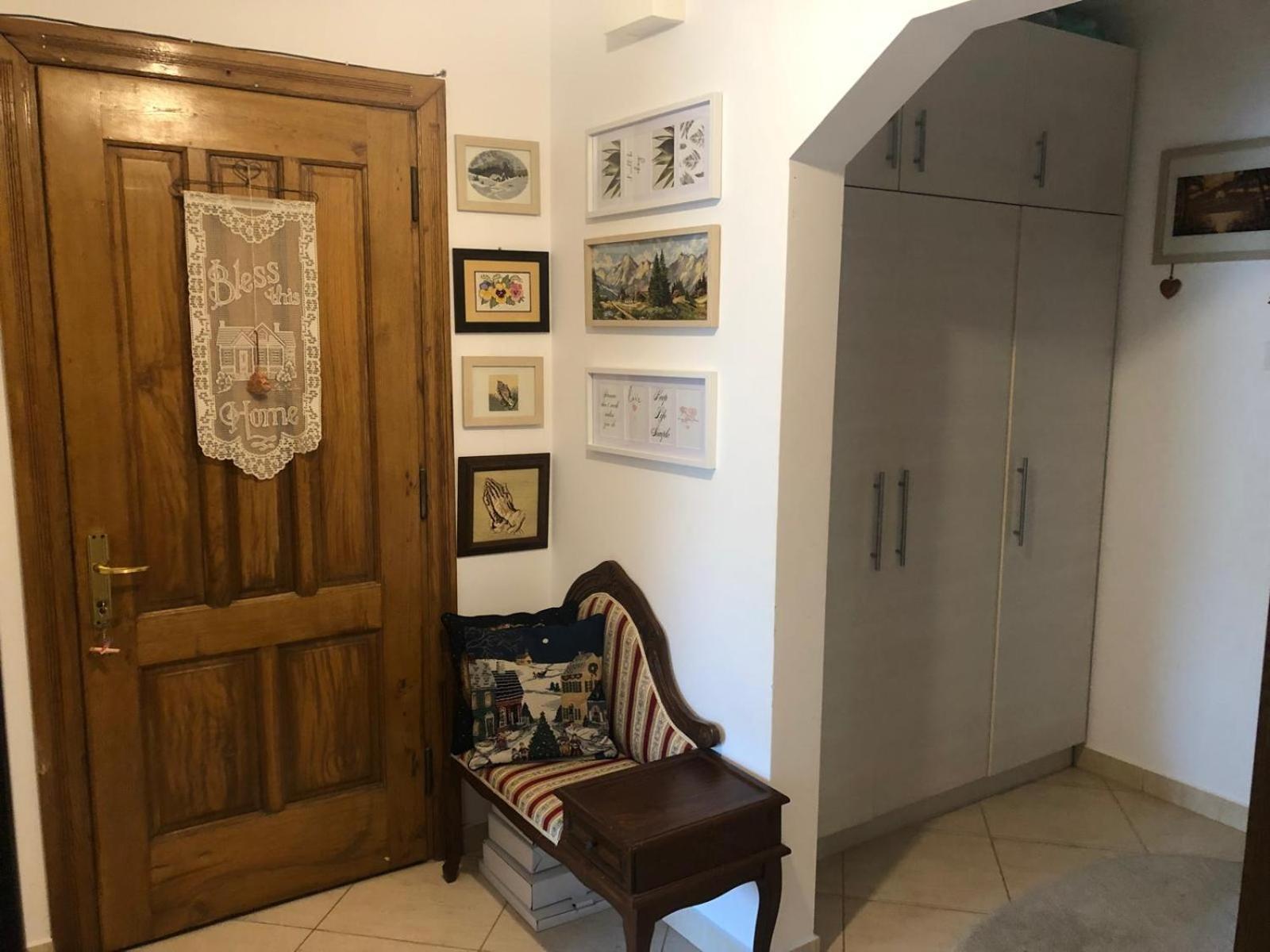 Apartament Cu 3 Camere La Poala Muntilor Fagaras ビクトリア エクステリア 写真