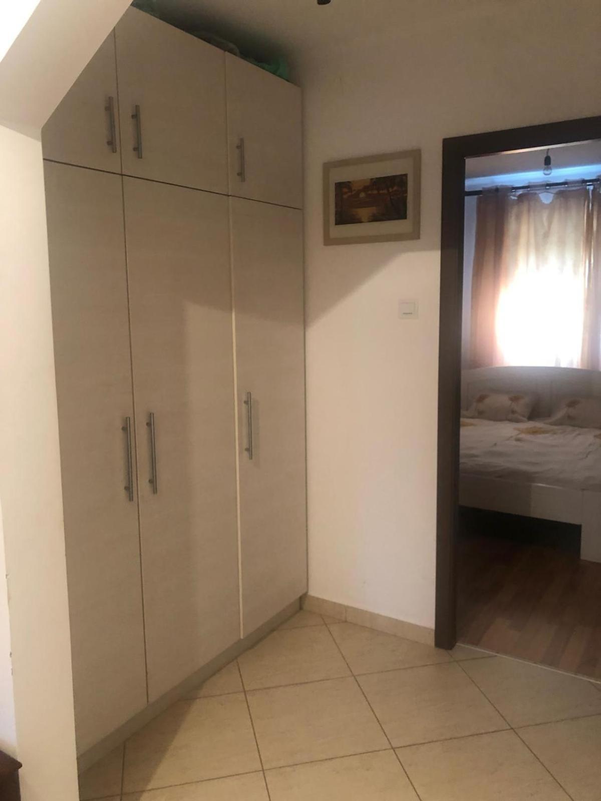 Apartament Cu 3 Camere La Poala Muntilor Fagaras ビクトリア エクステリア 写真