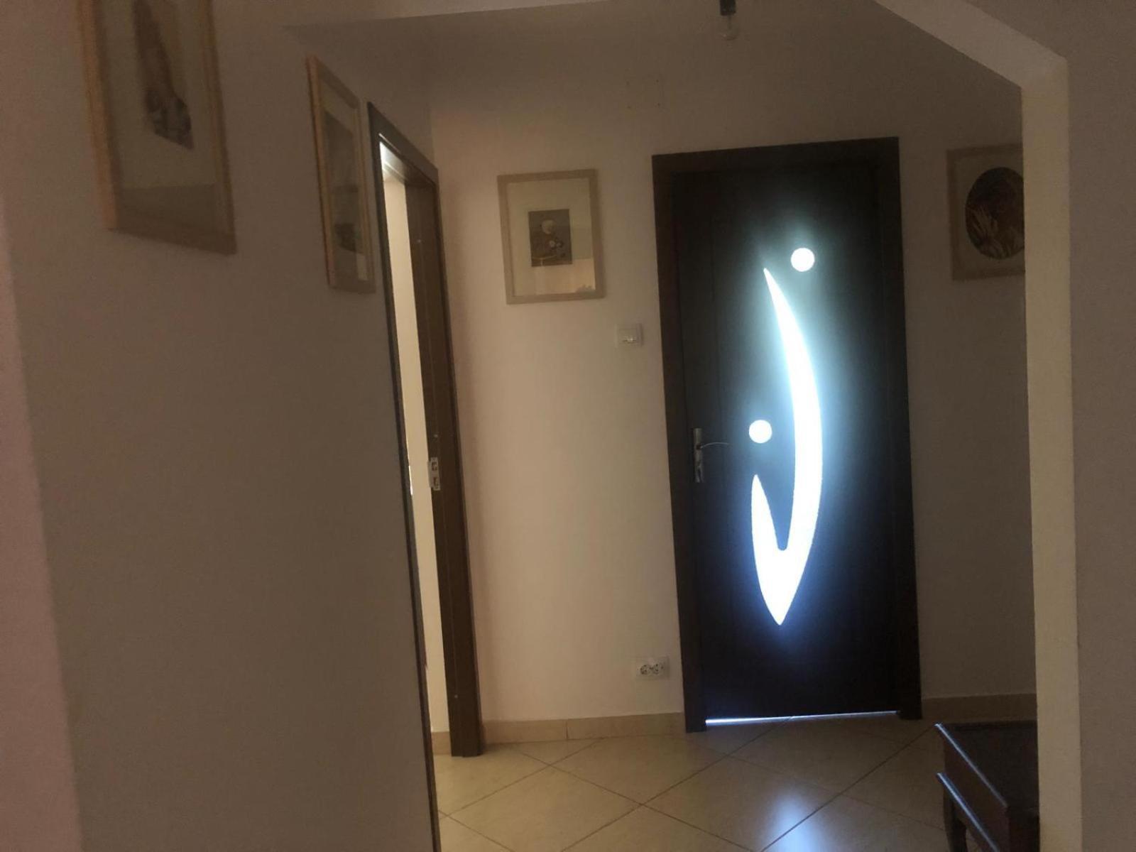 Apartament Cu 3 Camere La Poala Muntilor Fagaras ビクトリア エクステリア 写真