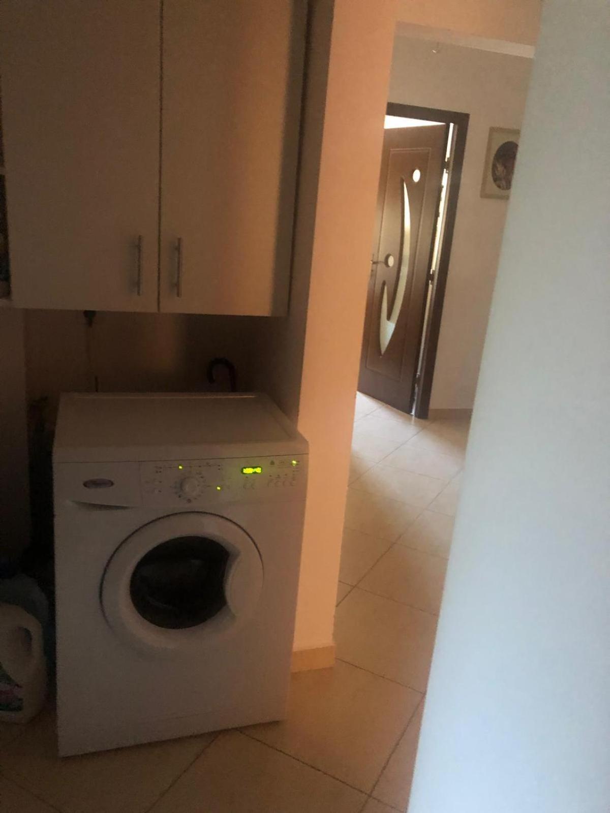Apartament Cu 3 Camere La Poala Muntilor Fagaras ビクトリア エクステリア 写真