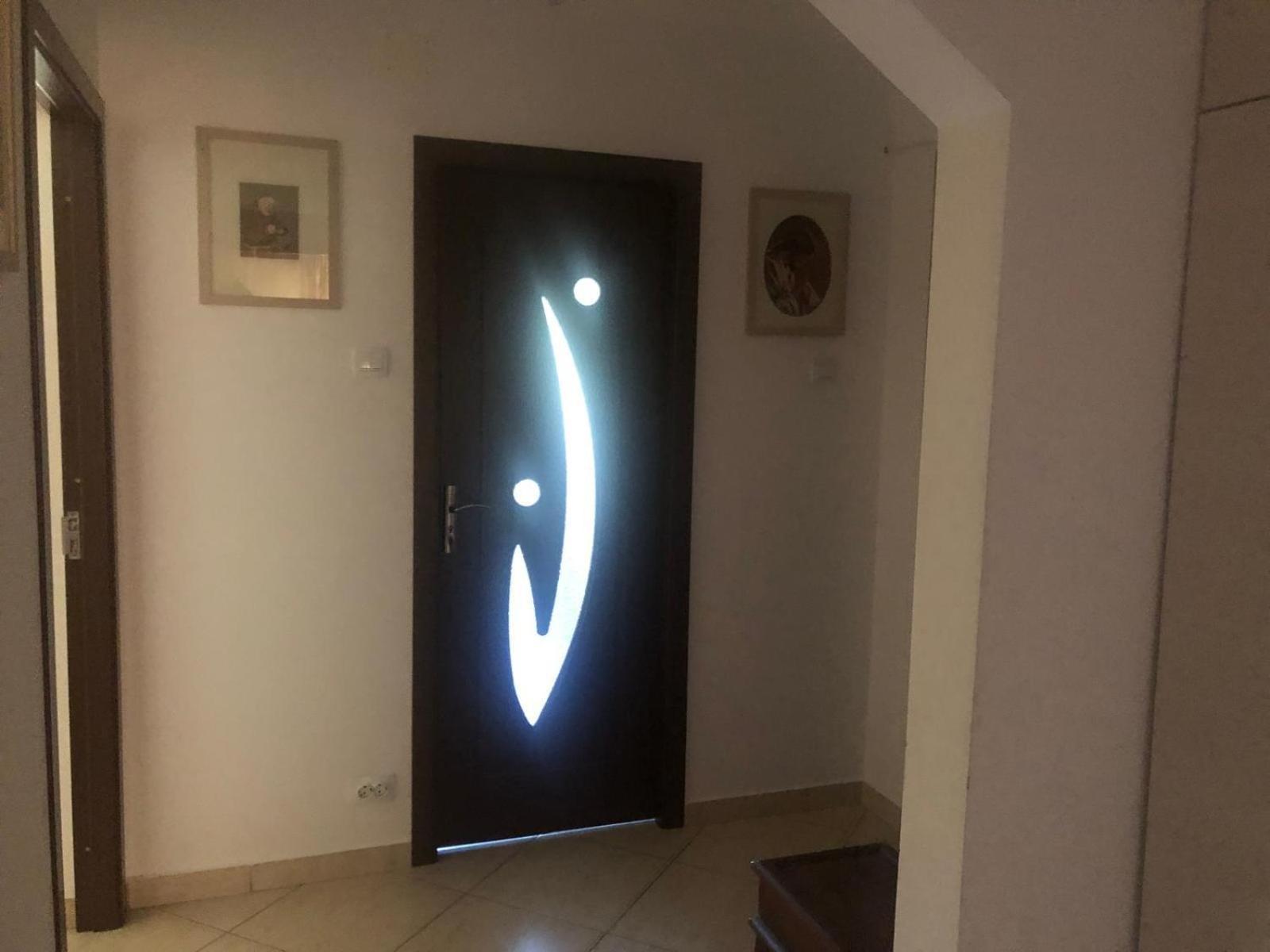 Apartament Cu 3 Camere La Poala Muntilor Fagaras ビクトリア エクステリア 写真