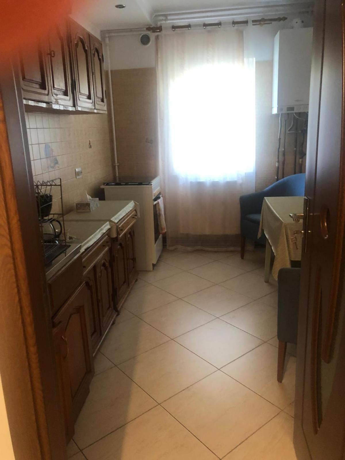 Apartament Cu 3 Camere La Poala Muntilor Fagaras ビクトリア エクステリア 写真