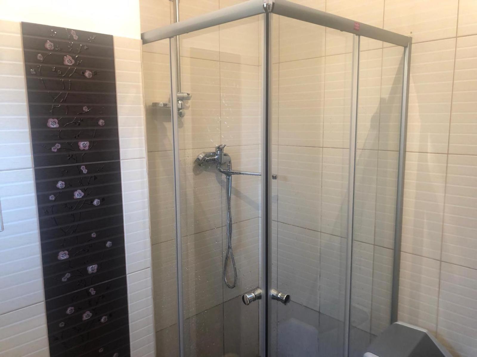 Apartament Cu 3 Camere La Poala Muntilor Fagaras ビクトリア エクステリア 写真