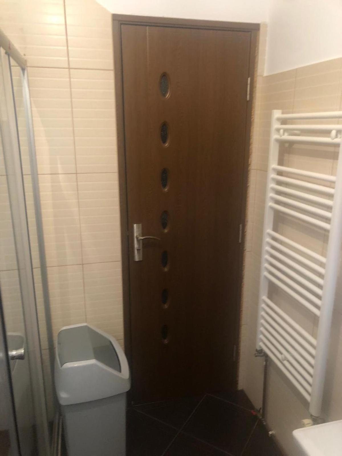 Apartament Cu 3 Camere La Poala Muntilor Fagaras ビクトリア エクステリア 写真