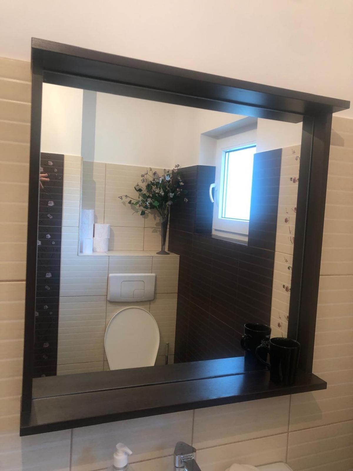 Apartament Cu 3 Camere La Poala Muntilor Fagaras ビクトリア エクステリア 写真