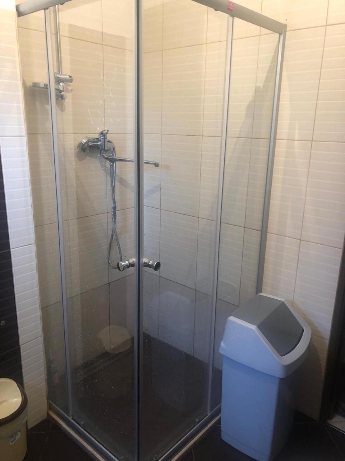 Apartament Cu 3 Camere La Poala Muntilor Fagaras ビクトリア エクステリア 写真