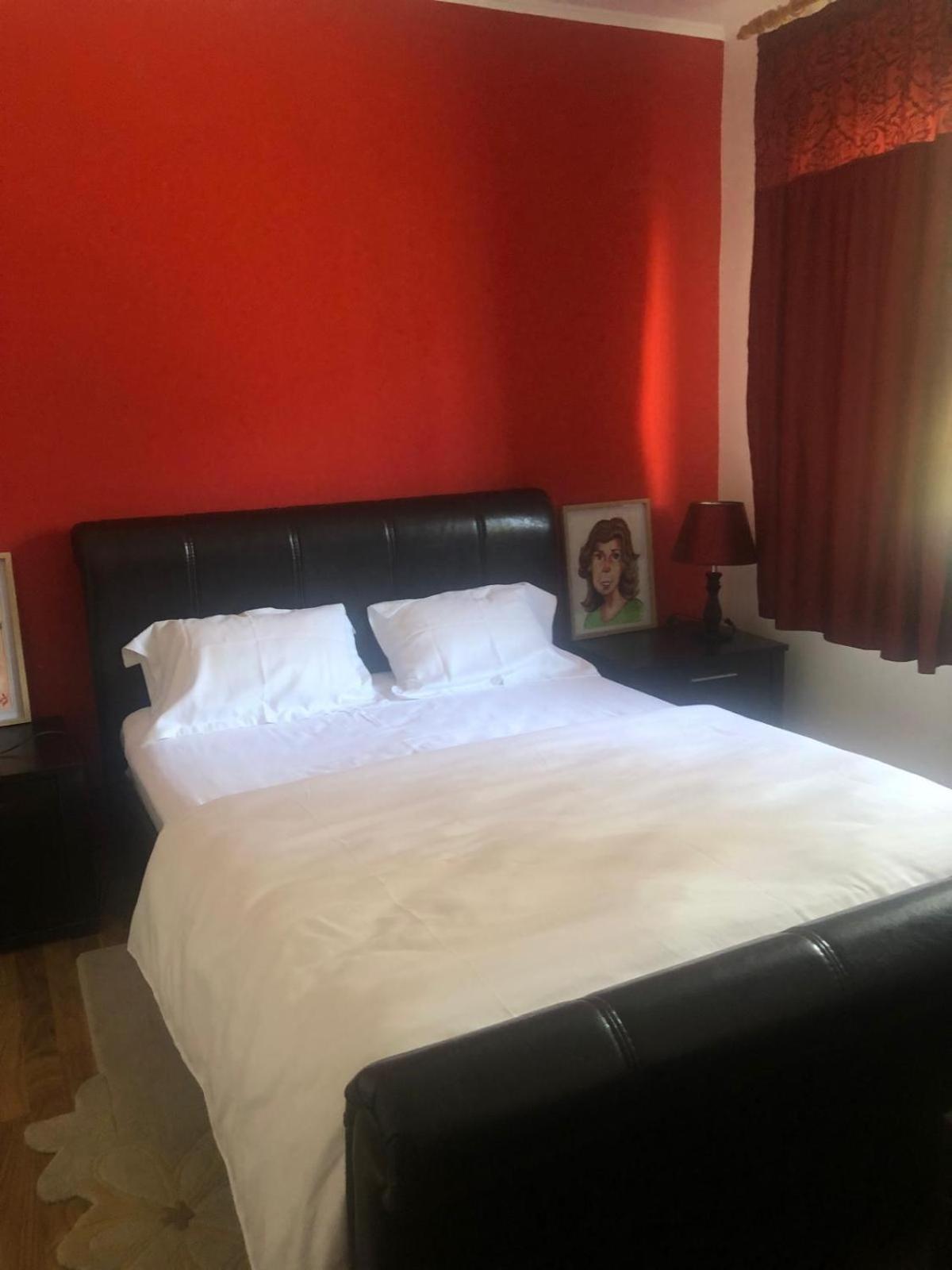 Apartament Cu 3 Camere La Poala Muntilor Fagaras ビクトリア エクステリア 写真